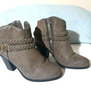 Fashion boots size 6